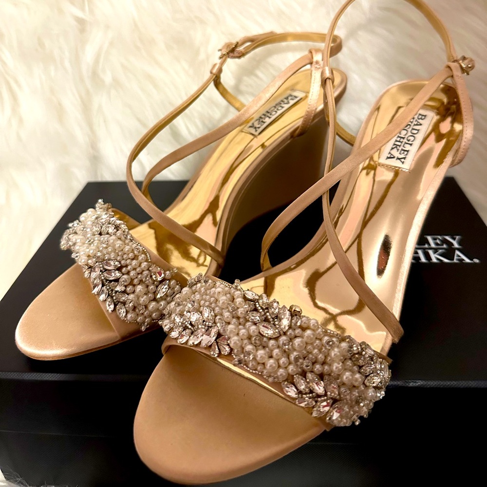 BADGLEY MISCHKA
Satin Crystal Embellishments Slingback Sandals w/Dust Bag & Box